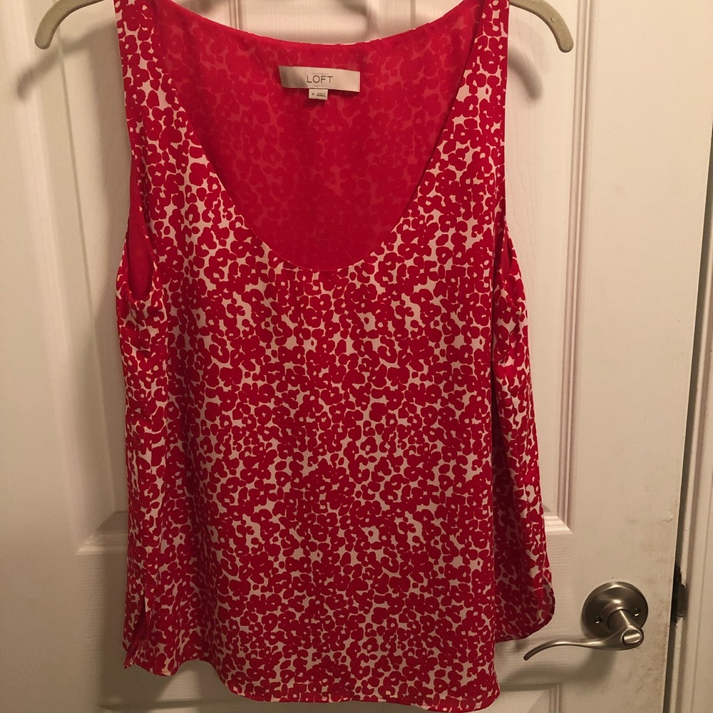 White and pink patterned flowy tank top